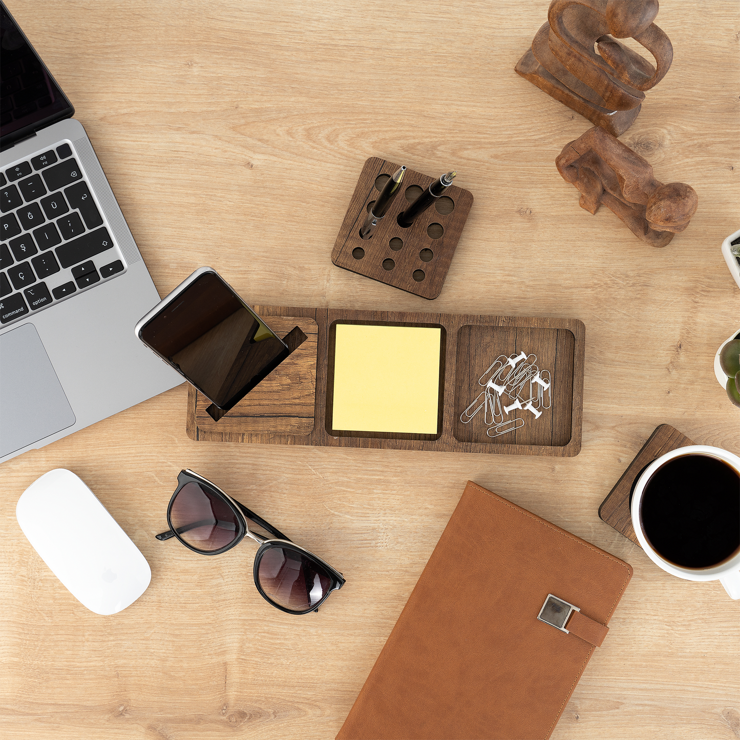 Organiseur de bureau en bois avec trois carrés 